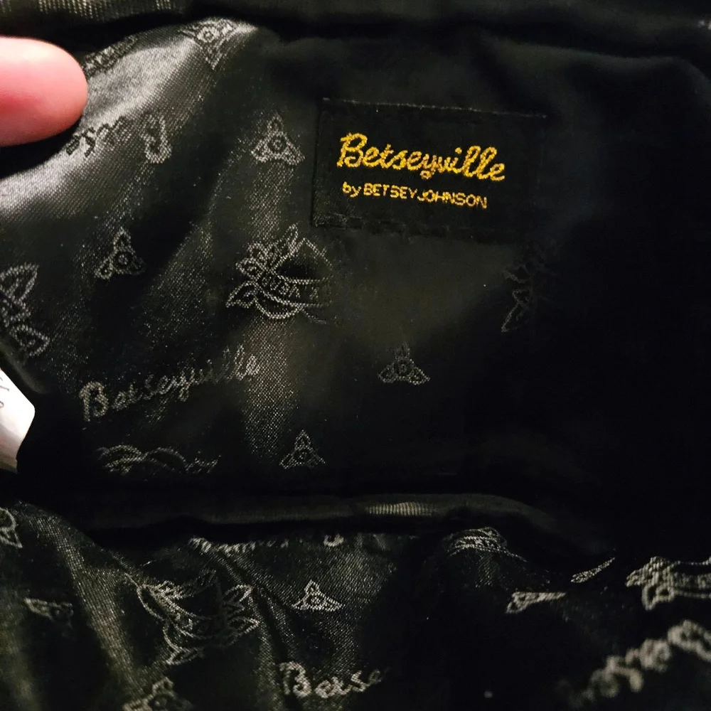 Betseyville Cosmetic Makeup Bag Cheetah Leopard print w/ vegan black patent trim
